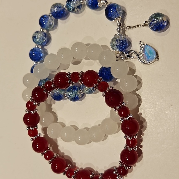 3 Patriotic Red, White & Blue Glass Beads wSilvertone Accents Stretch Bracelets. - Picture 5 of 6